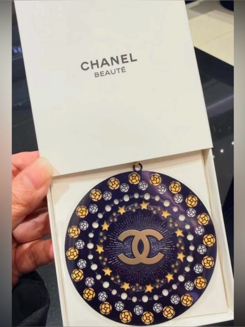 New CHANEL Beauté
Decorative Hanging Ornament with Box
